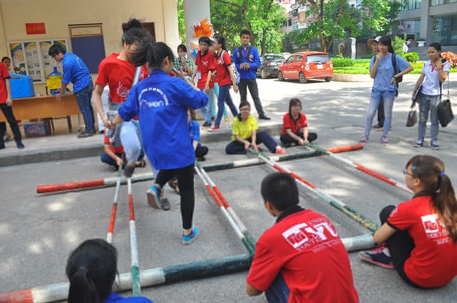 Sinh viên Ngoại thương tiếp lửa tình nguyện 2014 - ảnh 4